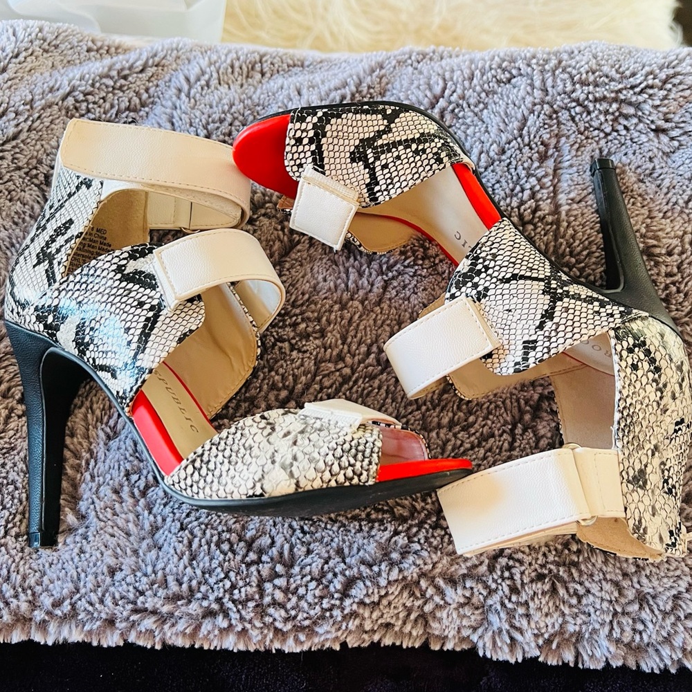 Rock & Republic Snakeskin Sandals